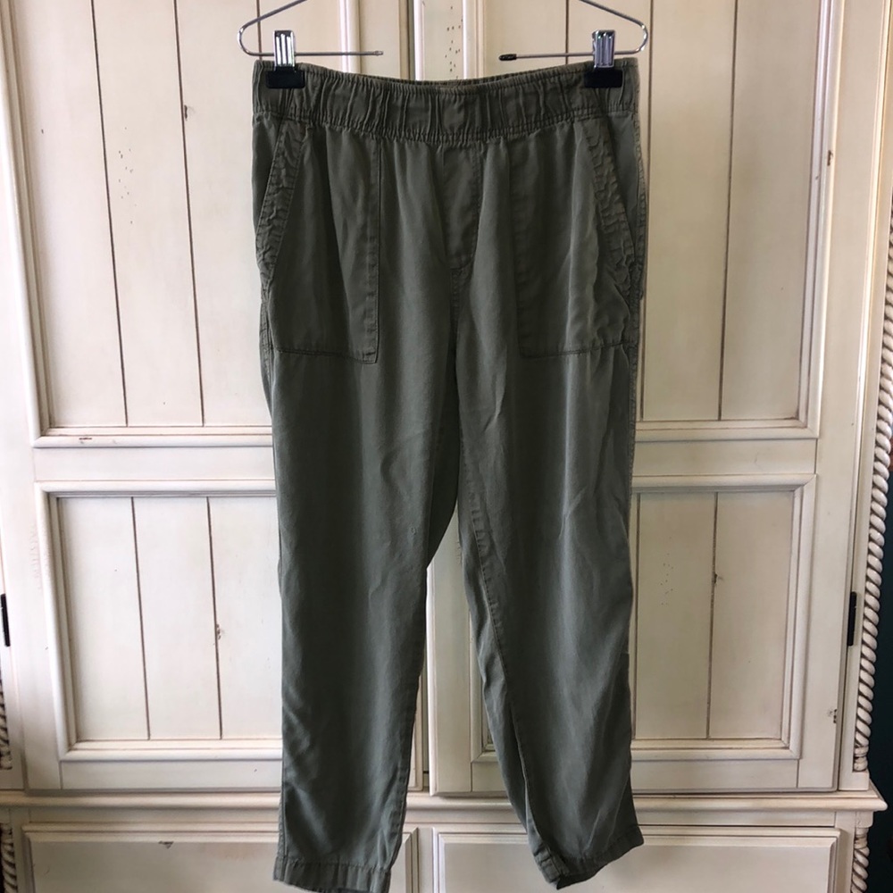 Gap Army Green Cropped Utility Pant Size S